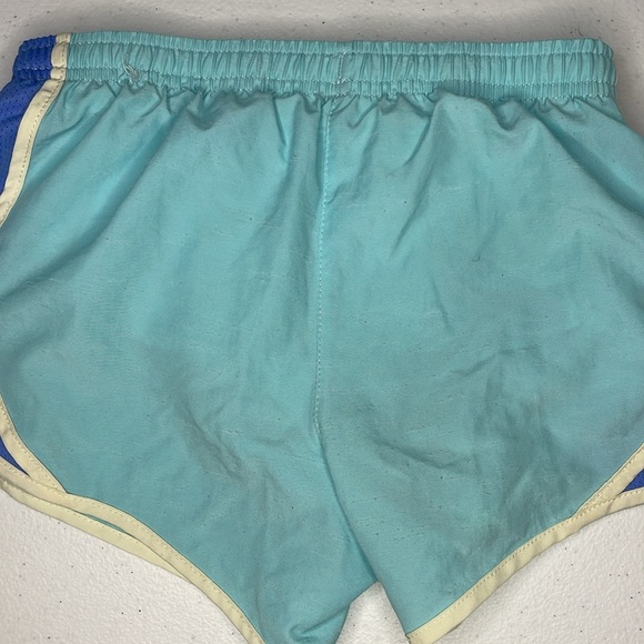 NIKE girls running shorts - Picture 3 of 6